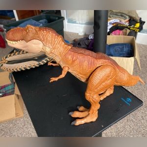 Jurassic World 19” Thrash 'n Throw Tyrannosaurus Rex Action Figure